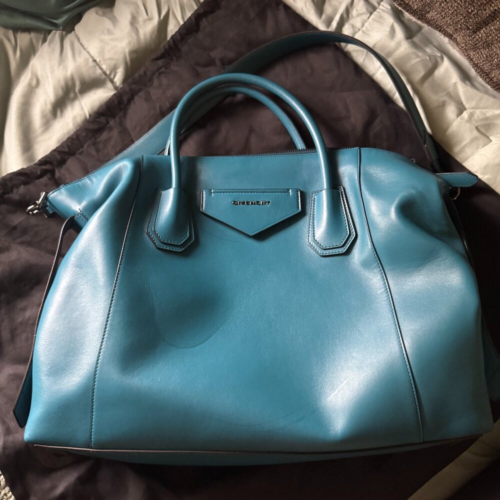 COPY - GIVENCHY Medium Soft Antigona in Petrol Blue. - Picture 17 of 17